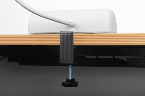 Digitus Listwa zasilająca biurkowa, 3 gniazda Schuko, 2x USB-A (2x 12W), 1x USB-C (30W) z zaciskiem na blat, kabel 1,5m, biała