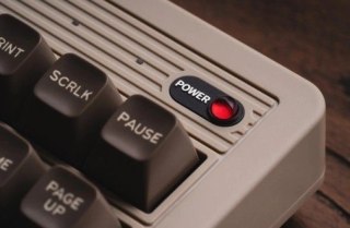 8BitDo Mechanical Keyboard - C64 Ed.