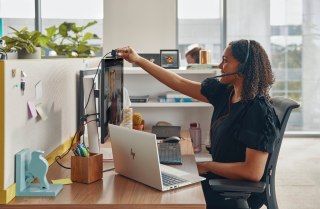 Hewlett-Packard POLY Stereofoniczny zestaw słuchawkowy USB-C Blackwire 3225 + wtyczka 3,5 mm + przejściówka USB-C/A (opakowanie zbiorcze)