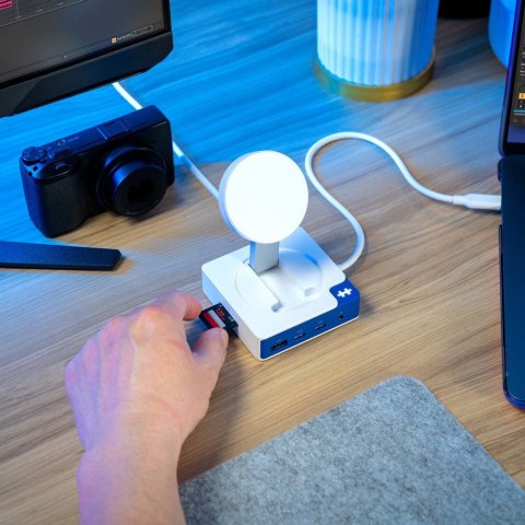 Targus Koncentrator Hyper HyperDrive Flex MagCharge USB-C, biały/niebieski