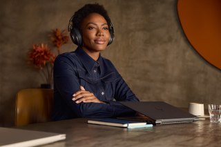 POLY POLY Zestaw słuchawkowy Voyager Surround 80 UC USB-C + przejściówka USB-C/A