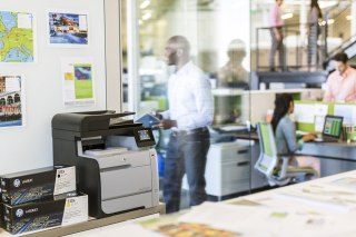 Hewlett-Packard HP Wkład LaserJet 312A z czarnym tonerem
