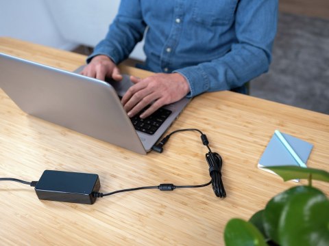 Trust Trust Primo adapter zasilający/ inwentor Wewnętrzna 70 W Czarny