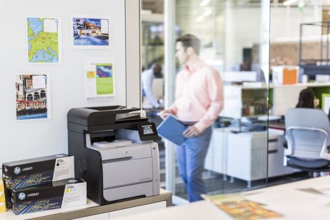 Hewlett-Packard HP Wkład LaserJet 312A z żółtym tonerem